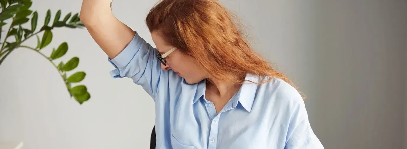 girl smelling armpit 